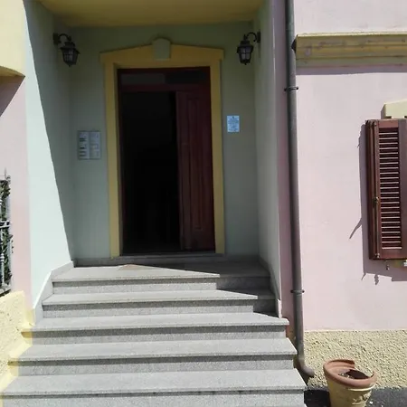 La Maddalena, Tra Centro E Isola Caprera